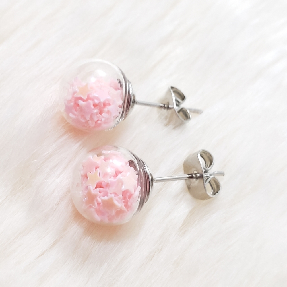 2 pairs of beautiful earrings 😍 Free cute boxes and ribbons.